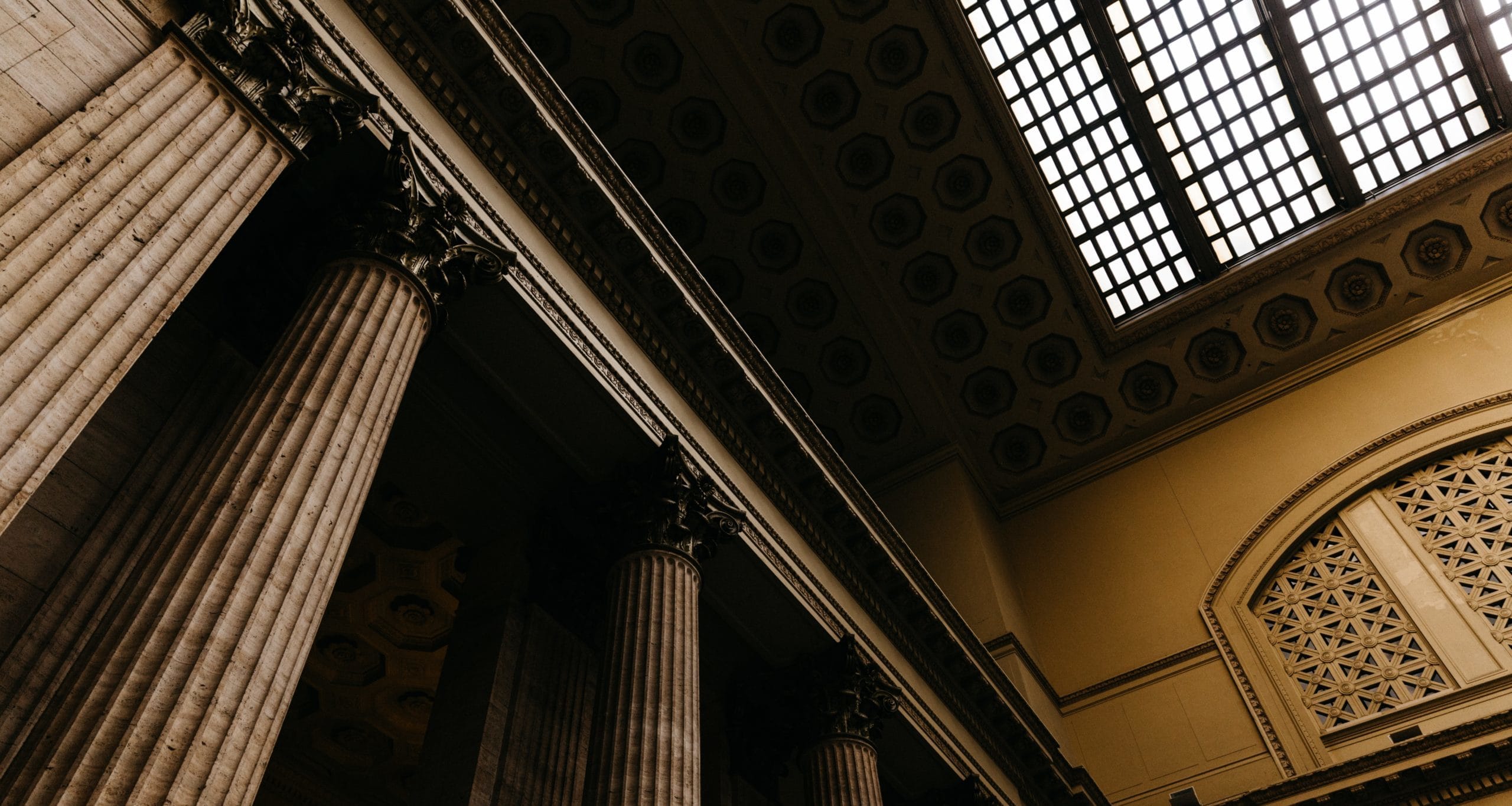 “Actividad Empresarial del Estado y Contratación Pública: Dificultades en la determinación de las normas aplicables a propósito de la jurisprudencia de la Contraloría General de la República”