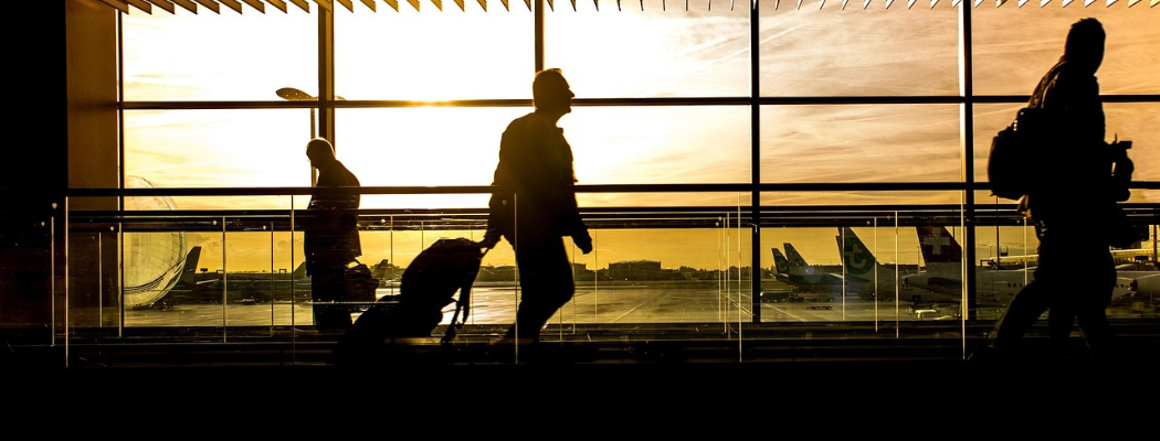 Modifican la Ley de Aeronáutica Civil del Perú, Ley Nro. 27261, en materia de derechos de los usuarios de transporte aéreo de pasajeros