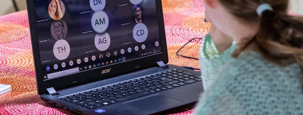 Proponen teletrabajo garantizado para padres con hijos que tienen discapacidad