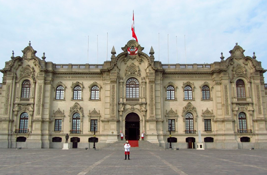 Gobierno propone elevar beneficios de más de 260,000 trabajadores públicos