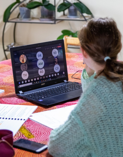 Teletrabajo se extendería al papá en el primer año del hijo