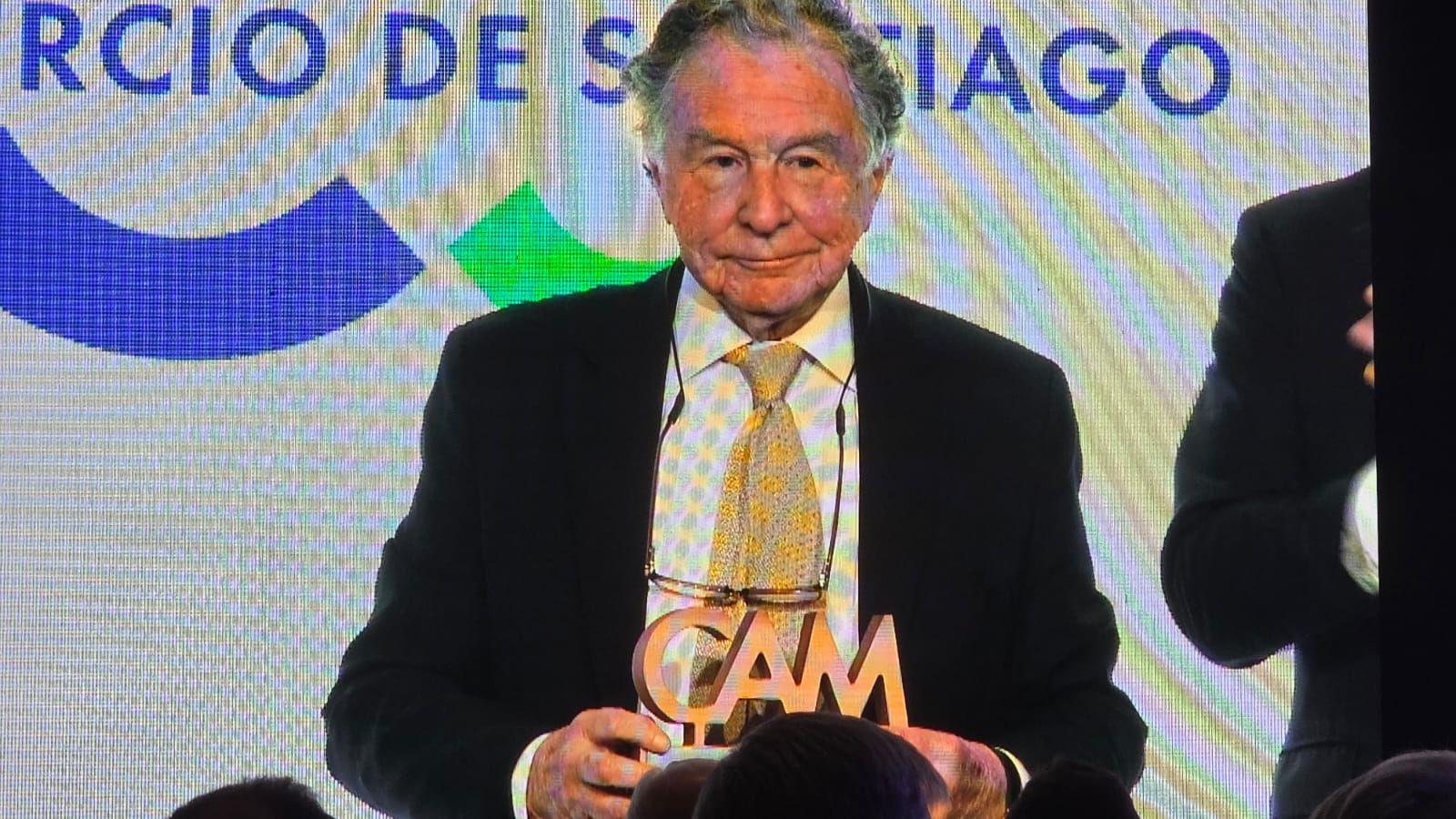 Don Jaime Irarrázabal Covarrubias recibe el Premio Julio Chaná Cariola del CAM Santiago