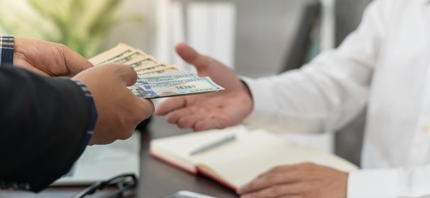 ¿Te pagaron tu sueldo en efectivo? Los riesgos que puedes enfrentar si se incumplen límites