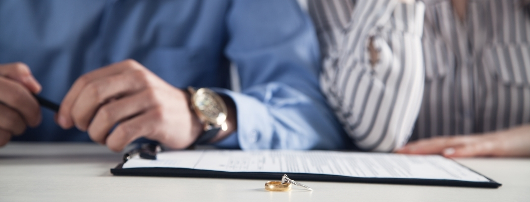 Divorcio por adulterio: ¿cómo se reparten los inmuebles, ahorros y otros bienes?